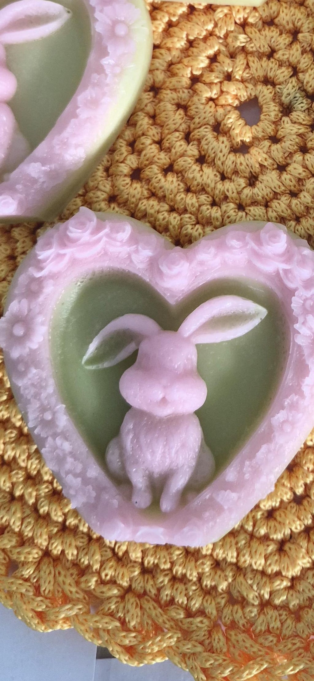 Golden Fig & Vanilla Bunny Melt detail 2